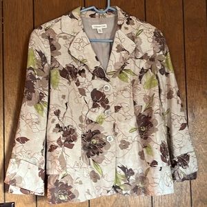 Short jacket, 52% linen, 48% cotton. Floral print